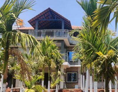 Peak by Lake Homestay